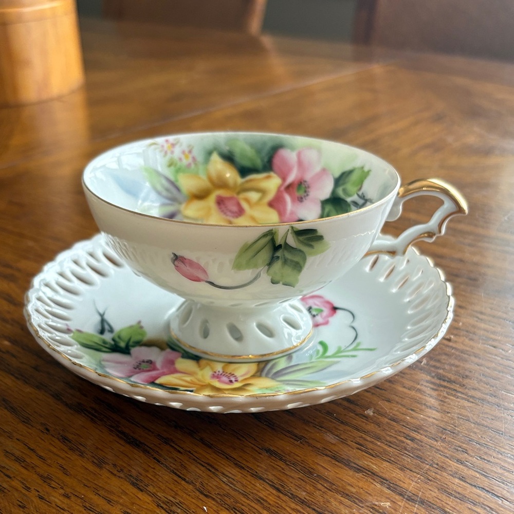 Vintage WAKO Fine China Floral Teacup & Saucer Gold Trim Pedestal Made in Japan